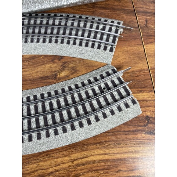 LIONEL 6-12015 O36 Curved FASTRACK Fast Track Full Circle "O" Gauge 8 Sections - Picture 3 of 6